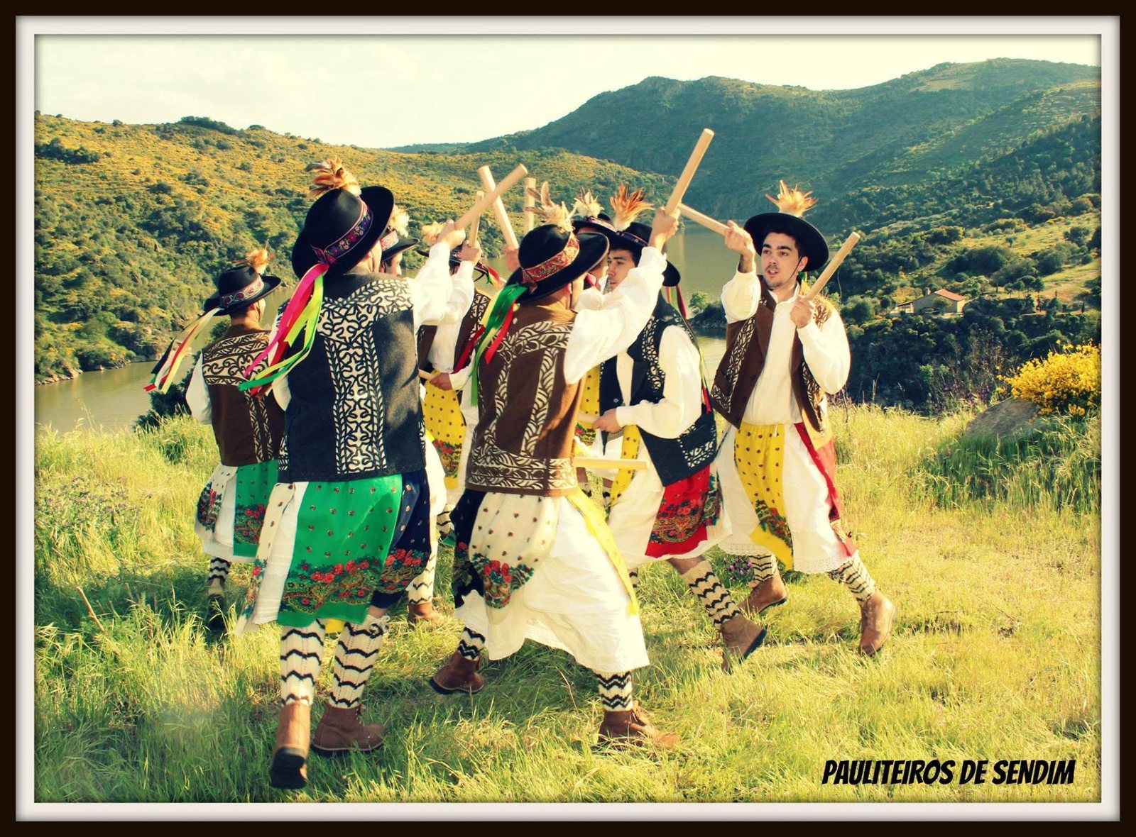 Fundación de la Associação de Pauliteiros de Sendim, el 21 de junio.