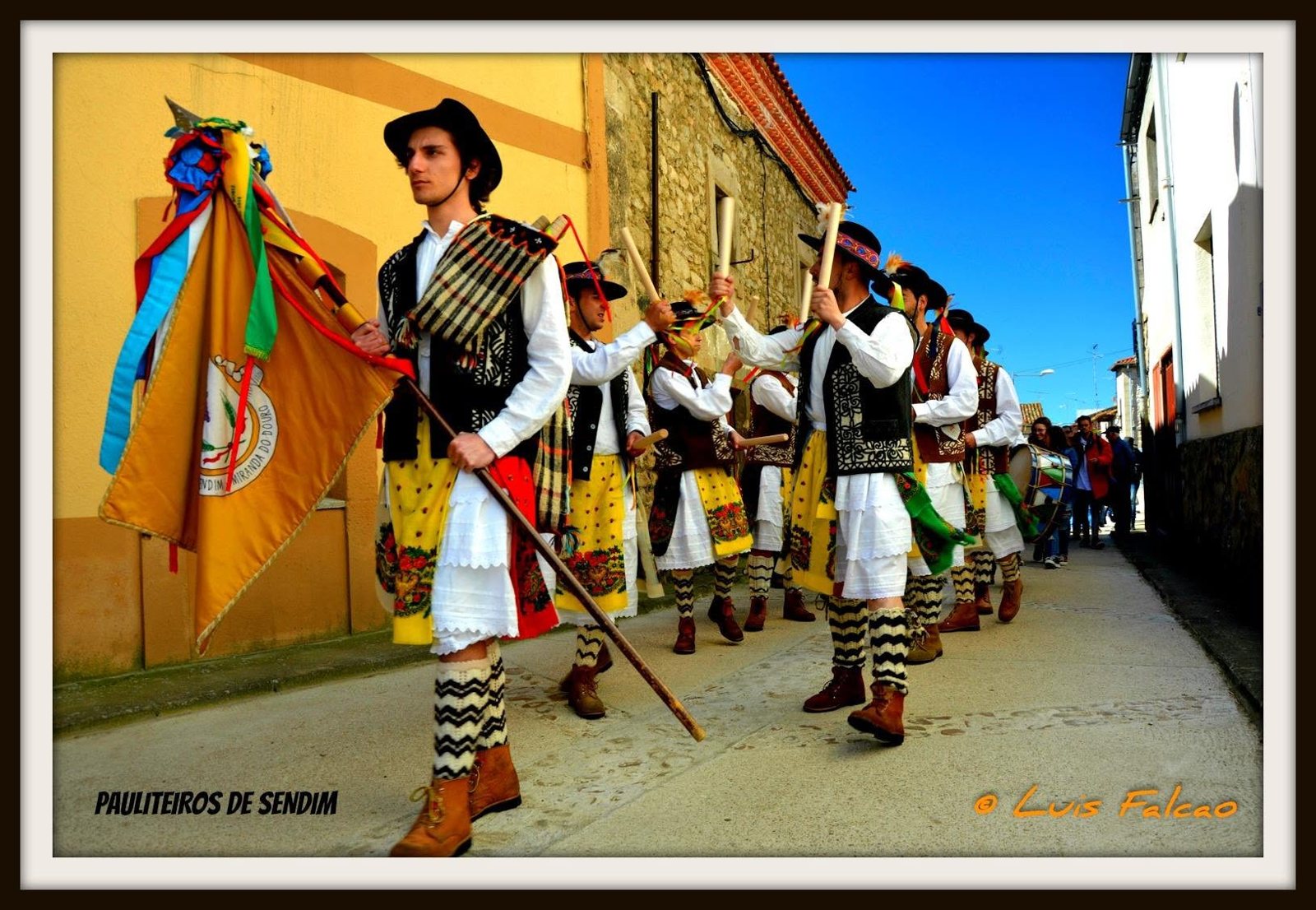 Fundación de la Associação de Pauliteiros de Sendim, el 21 de junio.