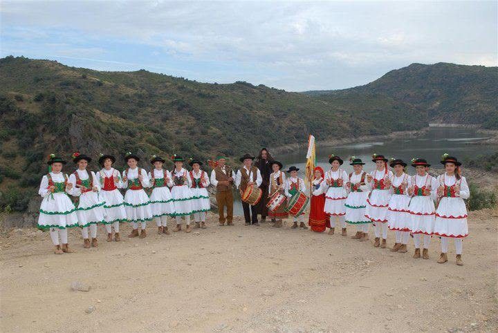 Nace el grupo de Pauliteiras de Sendim, el 13 de julio.